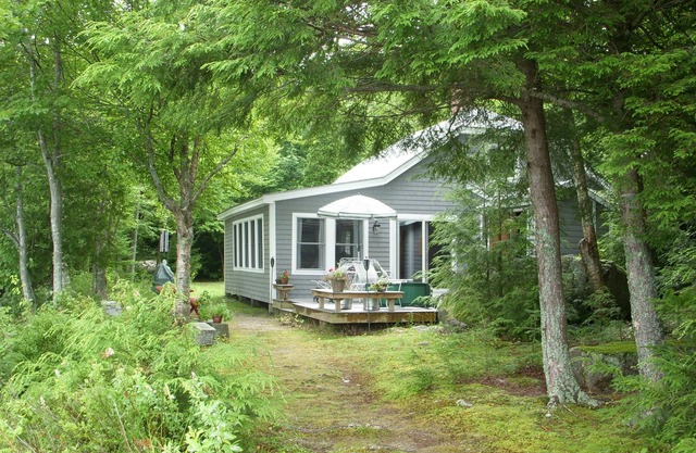 Classic Maine Cottage on a Wonderful Waterfront Location