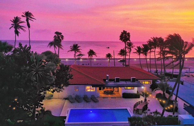 Classic Malmok Beach House - OceanFront!
