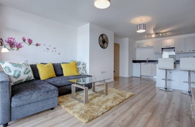 Clean and modern Riverside Flat w/Private Balcony