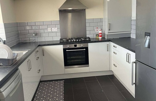 Cleeve Road House