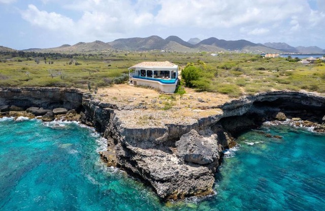 Cliff Villa - Award Winning Luxury Retreat