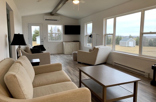 Clinton Sunset Retreat ! 3 Bedrooms 2 Bathrooms. 180 degree water views!