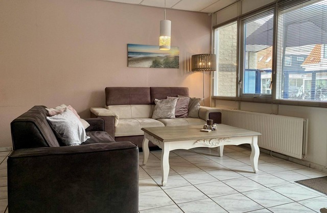 Close to beach, spacious city centre flat, 2 bedrooms, WiFi, washing machine