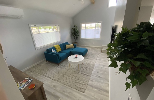 Close to Downtown, Newly Renovated, Walk to Shopping, Dining, Drinks