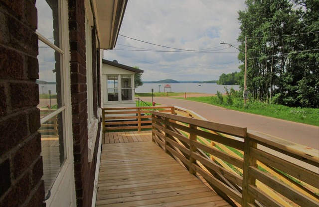 Close to Hurley, Trail access, near The Gile Flowage with Central Air & King Bed