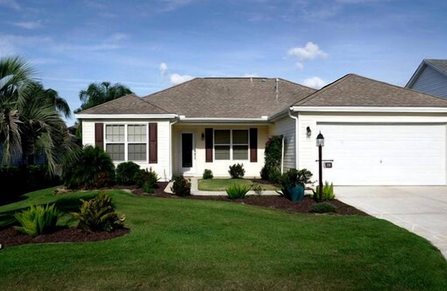 CLOSE TO LAKE SUMTER SQUARE! Sm Dog Friendly, GAS GOLF CART & BBQ Included!