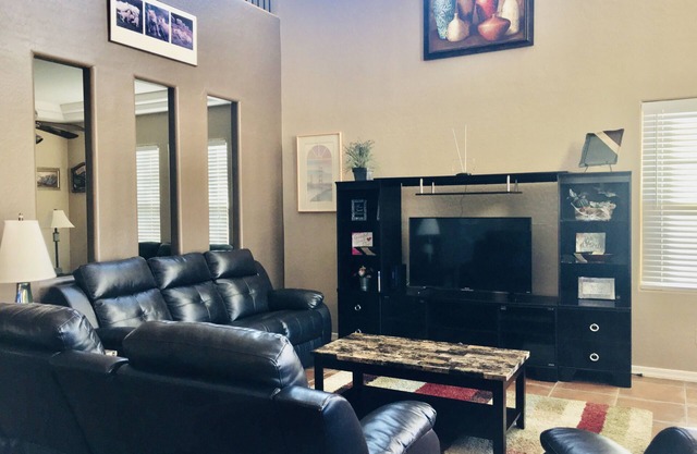 Close to Many Places! West Phoenix. MLB,NFL,NHL,Golf and More!