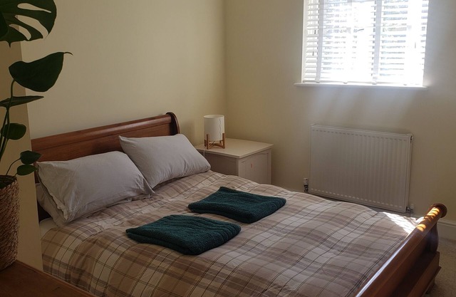 Close to Silverstone-Beautiful spacious n4 bed property- sleeps 7