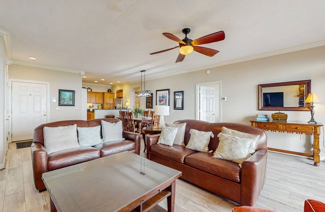 Close-to-slopes condo w/gourmet kitchen & stone fireplace
