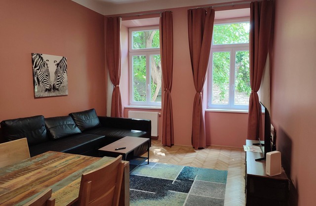 Close to the subway & quiet inner courtyard