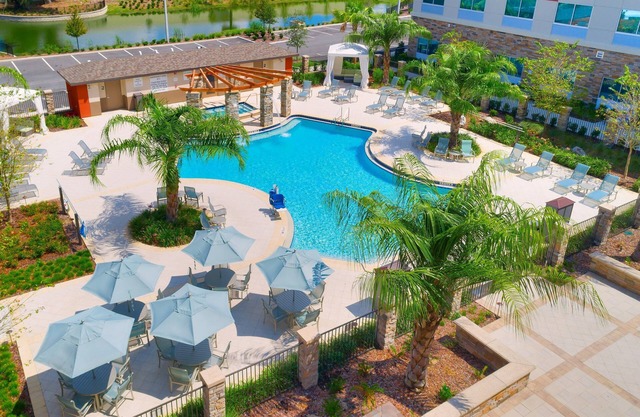 Close to U of Florida. Free Breakfast. Outdoor Pool & Hot Tub.