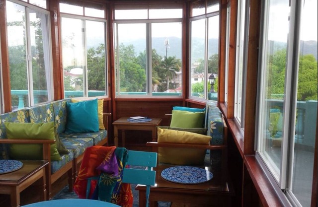 Cloud 9 Suite on roof deck, Jacuzzi, AC, Hot Water, Wi-Fi, Herbal Detox