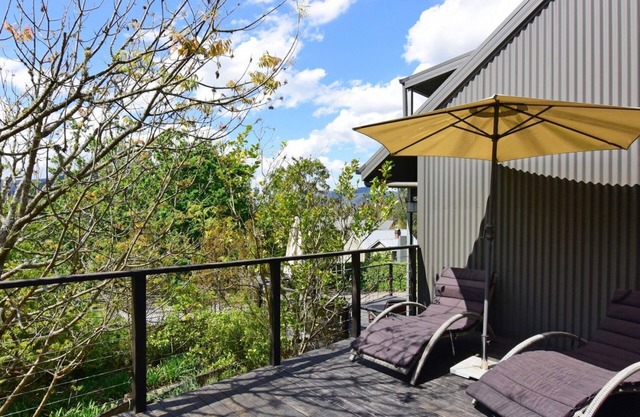 Cloudsong Chalet 2 - Close to the village centre!