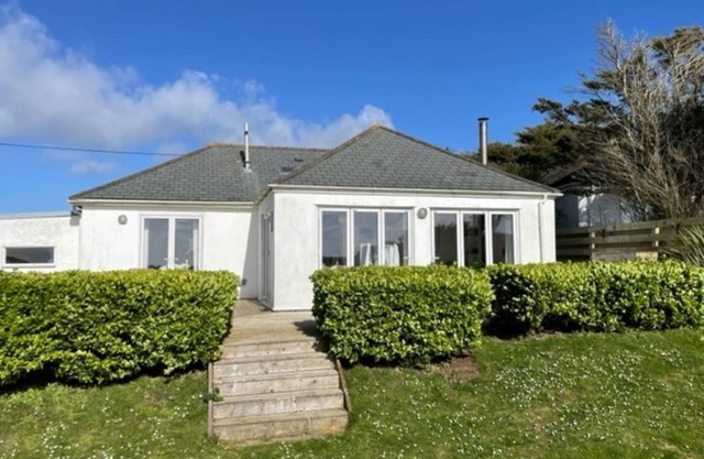 Coast Cottage - stunning sea views & large garden. Dog friendly family home