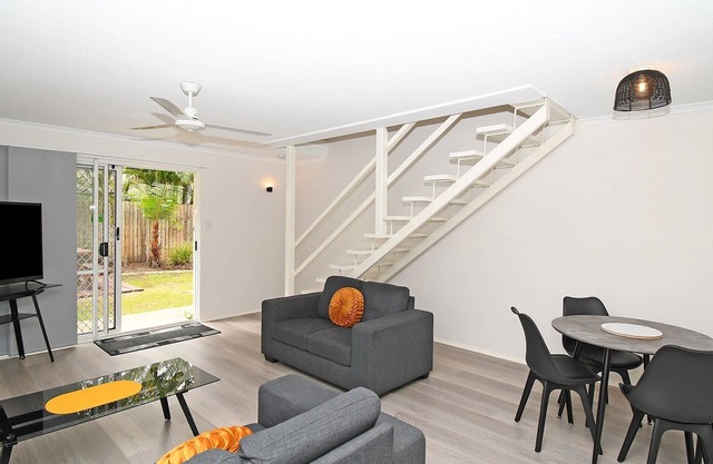 Coast Spacious Two Bedroom 1 Bathroom Apartment