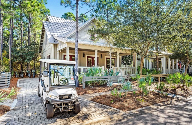 Coastal Charm Awaits! 4BR Pet-Friendly Home, 6 Seater Golf Cart, Bikes. Your Perfect 30A Getaway!