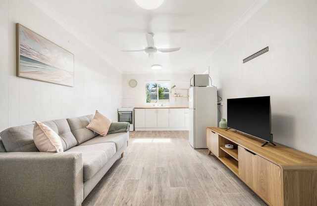 Coastal Chic Apartment Only Minutes to the Beach