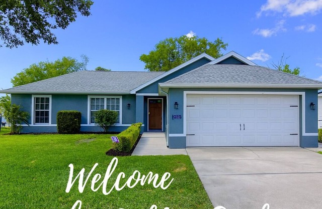 Coastal Comfort in Spring Hill.Relax and Recharge Near the Coast