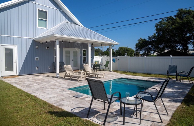 Coastal Elegance Villa & Pool Sleeps 18