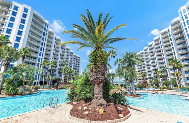 Coastal Haven: Pools, Restaurant, & Beach Shuttle