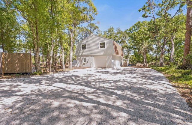 Coastal Hideaway: 2/1 guest house close to UTC!