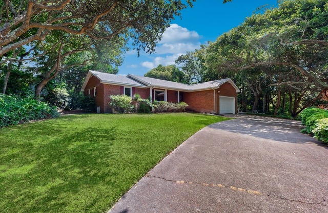 Coastal home close to beach and local attractions