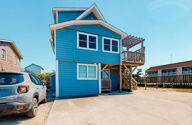 Coastal home with three decks, outdoor shower, AC, & W/D - near beach