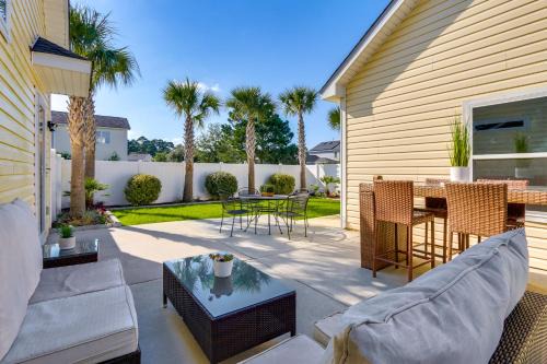 Coastal Home with Yard Less Than 1 Mi to Old Town Bluffton!