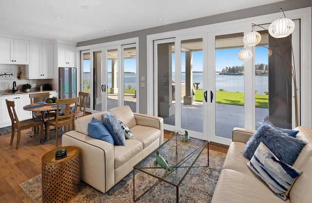 Coastal Luxury: Brand New Home - Hot Tub - Fire Table - Steps to the Beach