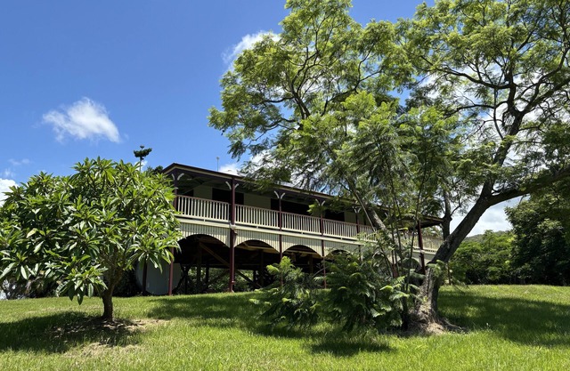 Coastal rural home on macadamia plantation close to amazing beaches Dog friendly