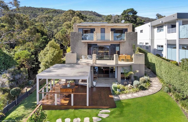 Coastal Sanctuary - Bay Views, Spa, Games Room