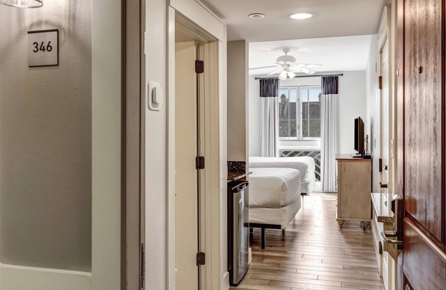 Coastal Studio Retreat at Baytowne Wharf - Your Gateway to Sandestin Bliss at Sandestin Golf and Beach Resort!