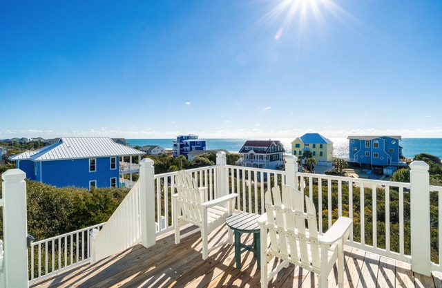 'Coastal Vista' - Walk to Emerald Isle Beach!
