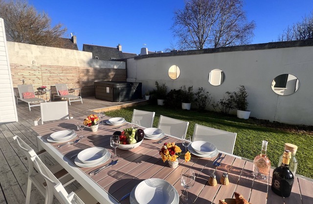 cocooning villa by the beach with hot tube an chimney 150m by the sea