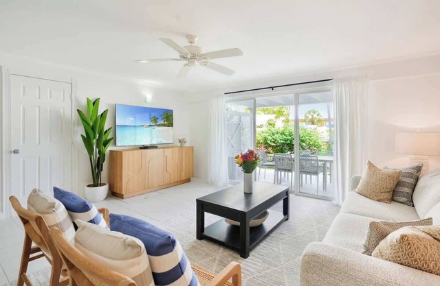 Coconut Bay Villas #113 - Ocean View 2 BR & Pool