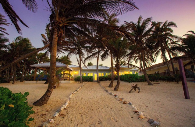 Coconut Beach: Rum Point Beach House w/Pool, Beach Cabana, & Spectacular Backyar