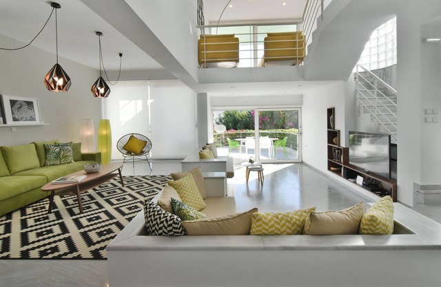 COCONUT VILLA: Close to the beach & Alimos marina, great views