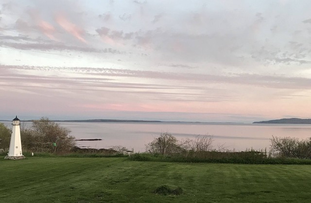 Colcord Cottage- quintessential oceanfront cottage