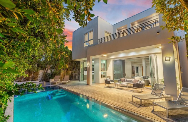 Colgate Modern - Stunning Luxury Estate with Seamless Indoor-Outdoor Living