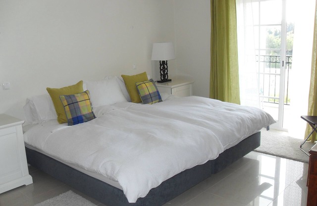 Colina Verde C Lote 3, A Stunning Townhouse With Shared Pool Close to Beach/Town