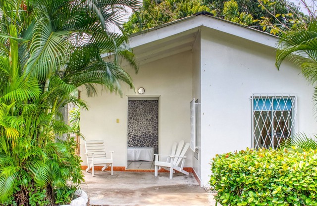 Colorful getaway w/ shared pool/gardens & a great beachfront location!