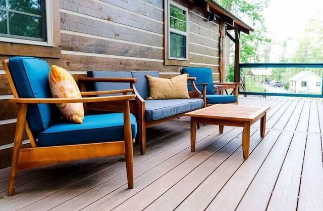 Colorful Log Cabin w Private Trails and Firepits