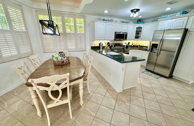 Come to paradise and enjoy this amazing 3 bedroom 2 1/2 bath located on the Blvd.