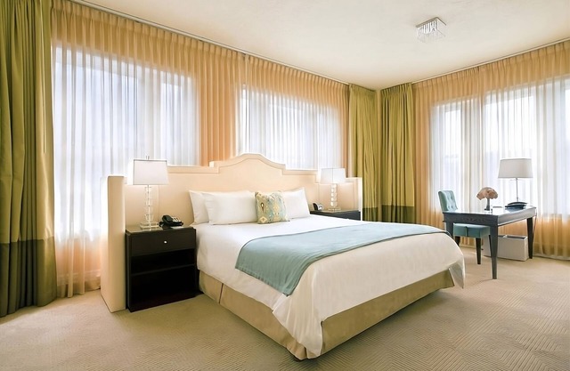 Comfort and Convenience! 2 Modern Suite, Pet-friendly Hotel with Pop-Up Cinema!