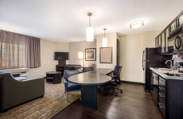 Comfort and Convenience! 2 Comfortable Units, Near Congress Avenue Bridge