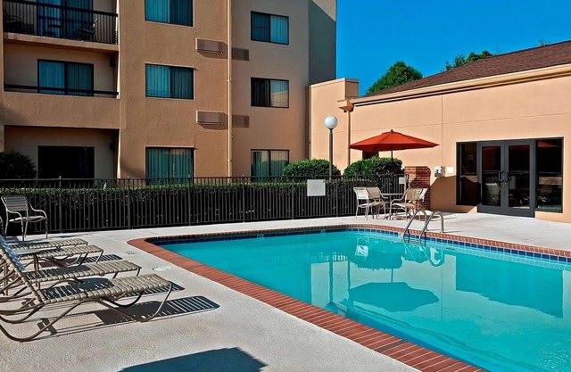 Comfort and Relaxation! Outdoor Pool, Pet-Friendly Property, Parking!