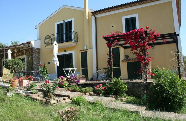 Comfortable apartment in an old manor house in a panoramic location