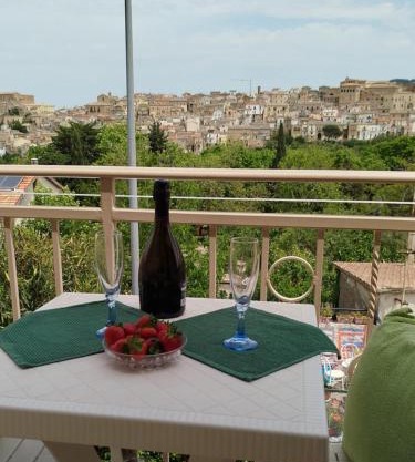 Comfort, parcheggio e balcone su Tricarico in Basilicata, Io Sono Qui