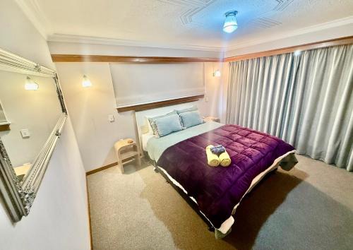 Comfort & Warmth at Stag Lodge Near Queens Park