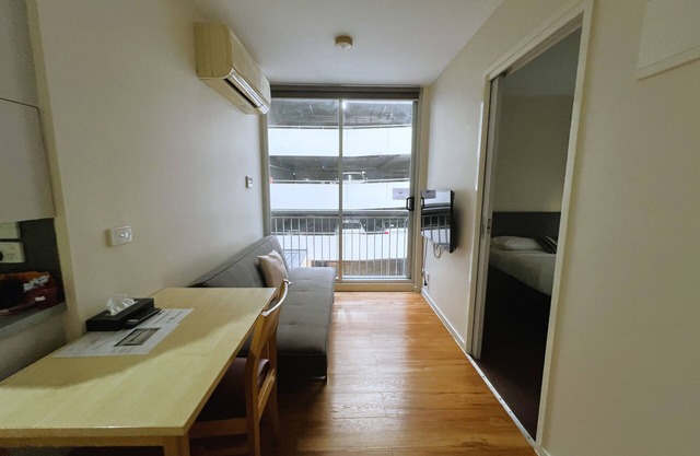 Comfortable 1-Bedroom Apartment in Melbourne CBD | Free Wi-Fi